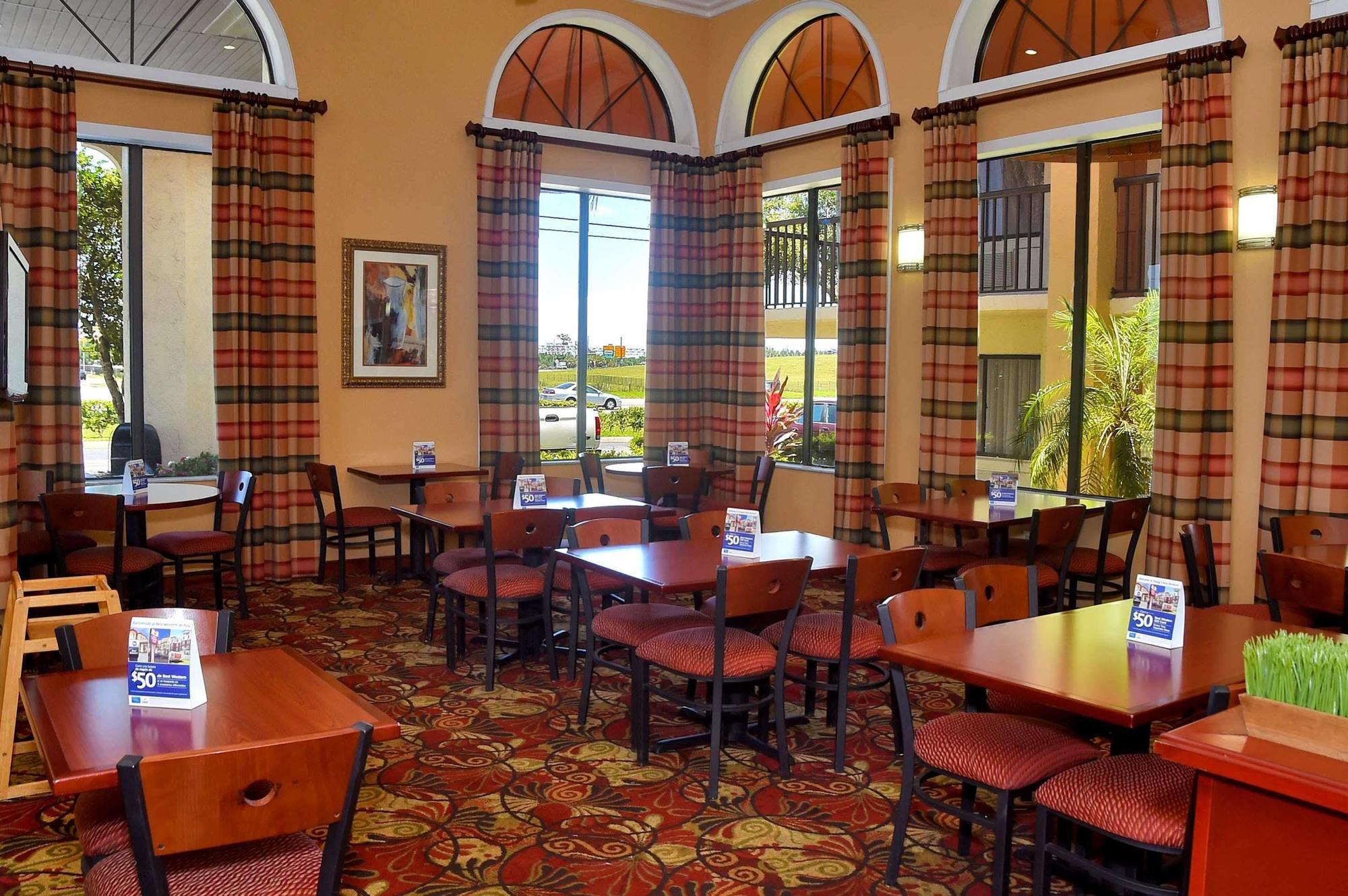 Best Western Orlando East Inn & Suites Exterior foto